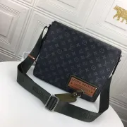 Louis Vuitton District Message Bag for Men #999931713