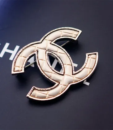 Chanel brooches #9127611