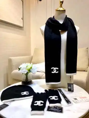 Chanel Hats, gloves, scarves #99899549