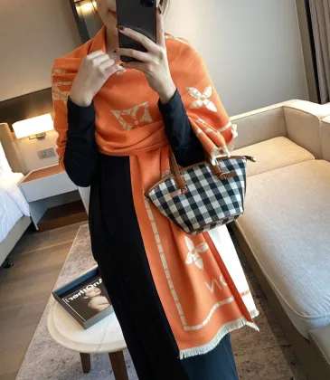 Louis Vuitton Scarf #999915291