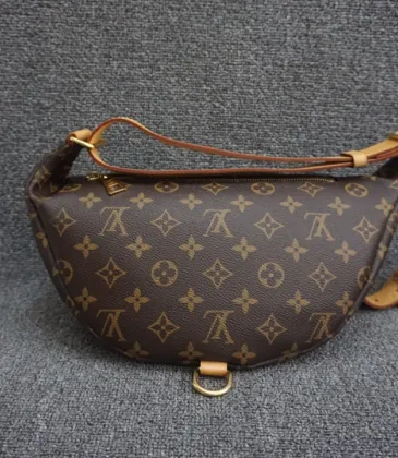 Louis Vuitton waist bag Hot style breast pack Fanny pack #9122045