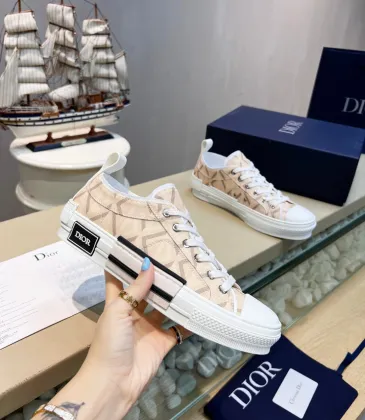 Dior Shoes for Men's and women Sneakers #A25019