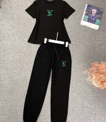 Louis Vuitton new Fashion Short Tracksuits for Women #A22344