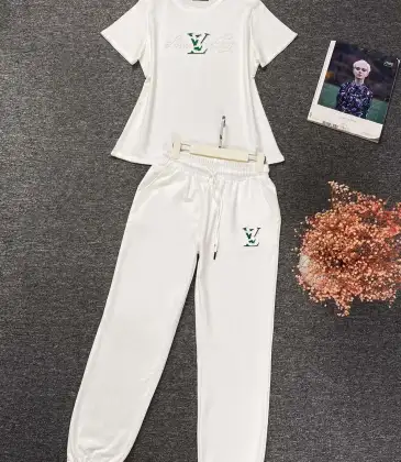 Louis Vuitton new Fashion Short Tracksuits for Women #A22346